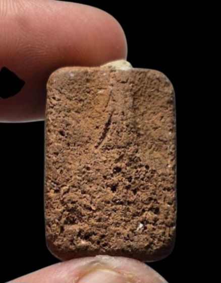 พระเนื้อดิน พิมพ์หลวงพ่อปาน ขี่ครุท อุดผง รูปที่ 3