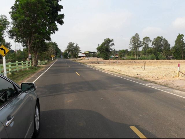 ที่ดินติดถนนโฉนด แหล่งชุมชน มีน้ำไฟฟ้าพร้อม