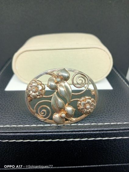 เข็มกลัดเงินแท้ลายดอกไม้สไตล์วินเทจยุคกลางศตวรรษที่สวยงาม มีตราประทับรับรองคุณภาพจาก G Dahlgren ประเทศสวีเดน ปี 1944
 รูปที่ 8