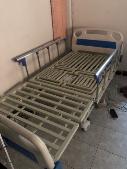 ใหญ่ เตียงผู้ป่วย