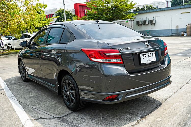 Toyota Vios 2022 1.5 Mid Sedan เบนซิน ไม่ติดแก๊ส เกียร์อัตโนมัติ เทา รูปที่ 4
