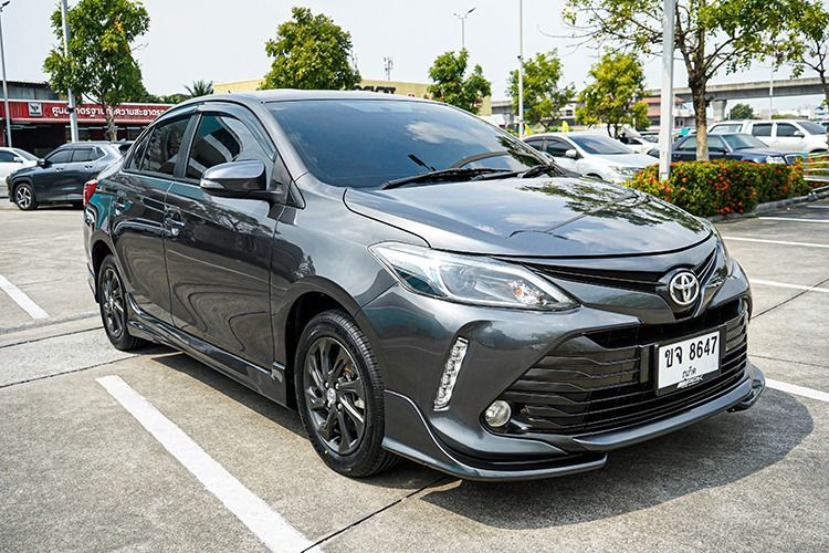 Toyota Vios 2022 1.5 Mid Sedan เบนซิน ไม่ติดแก๊ส เกียร์อัตโนมัติ เทา รูปที่ 3