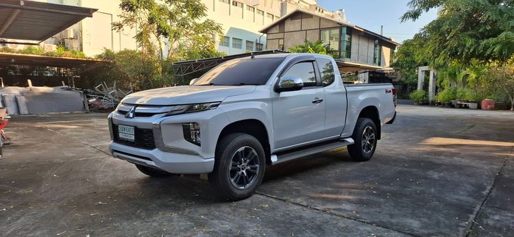 รถ Mitsubishi Triton 2.4 Plus สี ขาว
