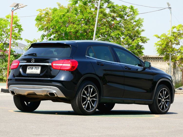 Mercedes-Benz GLA-Class 2015 GLA200 Sedan เบนซิน ไม่ติดแก๊ส เกียร์อัตโนมัติ ดำ รูปที่ 2