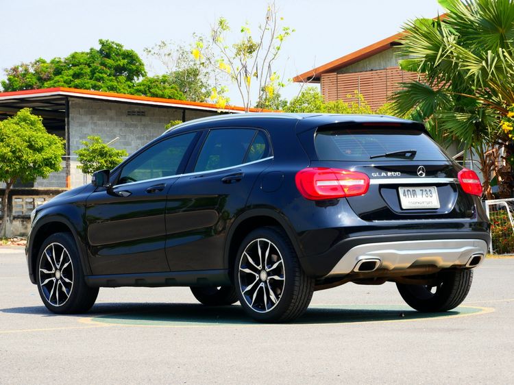 Mercedes-Benz GLA-Class 2015 GLA200 Sedan เบนซิน ไม่ติดแก๊ส เกียร์อัตโนมัติ ดำ รูปที่ 4