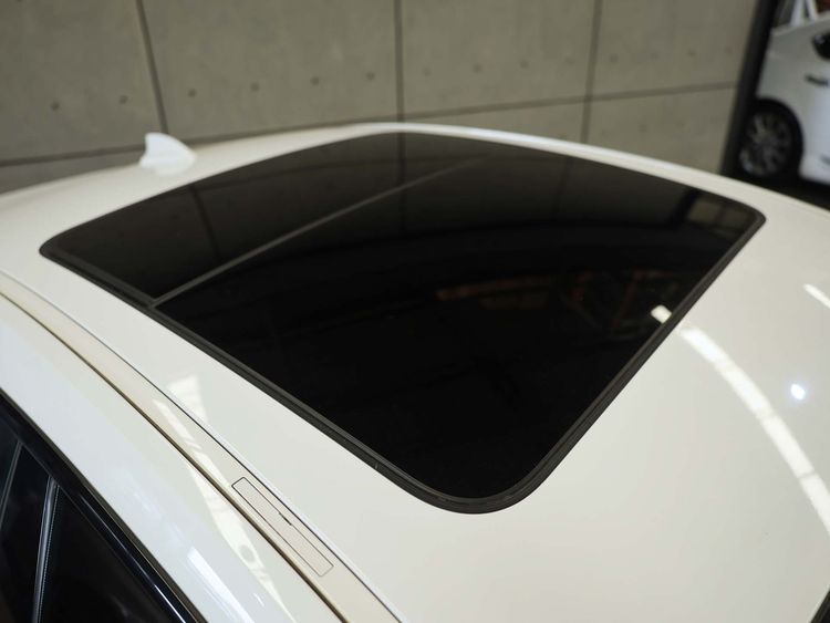 BMW Series 2 2024 220i Sedan เบนซิน ไม่ติดแก๊ส เกียร์อัตโนมัติ ขาว รูปที่ 3