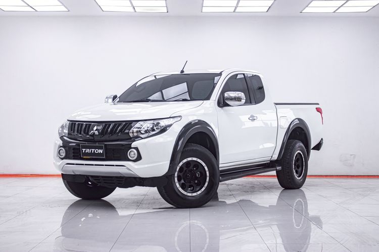 รถ Mitsubishi Triton 2.4 GLS Plus สี ขาว