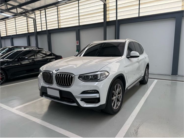 BMW X3 2021 2.0 xDrive30e xLine Utility-car ปลั๊กอินไฮบริด (PHEV) ไม่ติดแก๊ส เกียร์อัตโนมัติ ขาว รูปที่ 3
