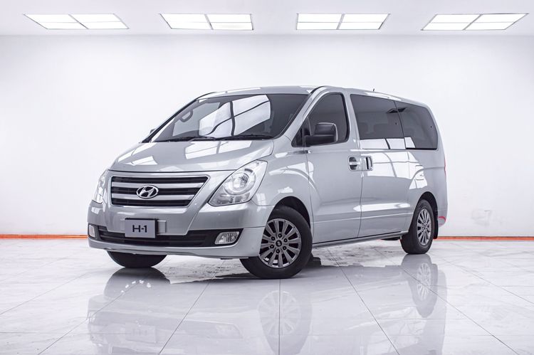 รถ Hyundai H-1  2.5 Maesto Touring สี เทา