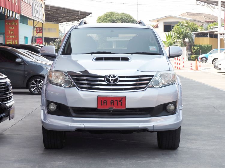 รถ Toyota Fortuner 3.0 V 2WD Champ Midnight Shine สี ม่วง