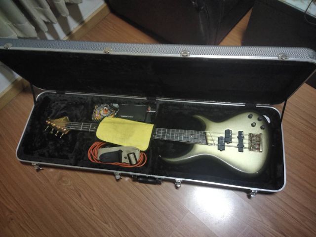 เบส 4 สาย 