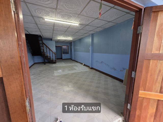 อื่นๆ สร้างเสร็จก่อน 2010 ไม่มี ใช่ 🏡 ขายทาวน์เฮ้าส์ 2 ชั้น บ้านหัวมุม มีเนื้อที่ใช้สอยด้านข้างบ้าน รูปที่ 3