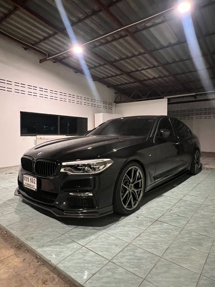 รถ BMW Series 5 520d สี ดำ