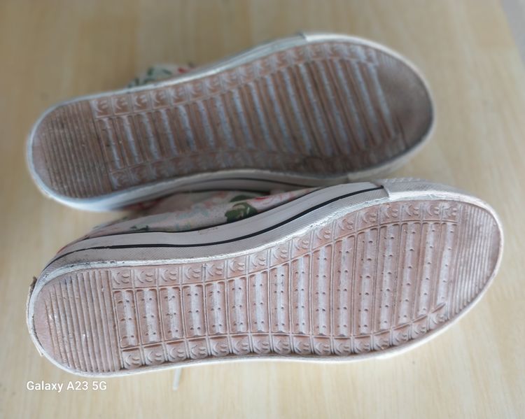 รองเท้าผ้าใบลายดอกไม้ รูปที่ 5