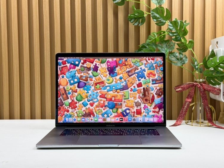 MacBook Pro 15-inch,2018 Four Thunderbolt 3 ports Intel Core i7 Ram16GB SSD256GB SpaceGray