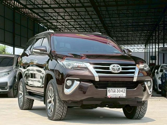 Toyota Fortuner 2017 2.4 V ดีเซล เกียร์อัตโนมัติ น้ำตาล