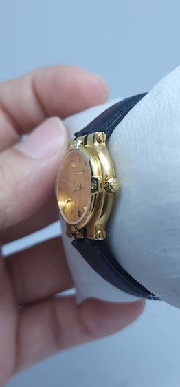 Z004 Gucci 9200L Vintage Quartz Gold Dial Date – นาฬิกาข้อมือแท้ ดีไซน์หรู คลาสสิก รูปที่ 5