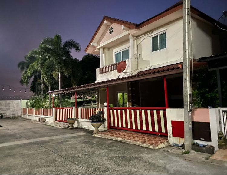 มีบางส่วน 2011 ใช่ บ้านเดี่ยว 2 ชั้น