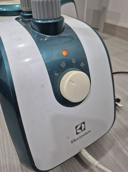 เครื่องรีดผ้าไอน้ำถนอมผ้า Electrolux Garment Steamer รุ่น EGS2103

 รูปที่ 4