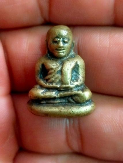 พระรูปหล่อหลวงพ่อเงินวัดบางคลานเก่า