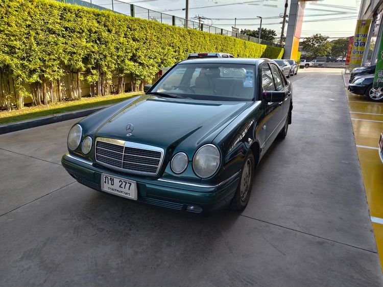 รถ Mercedes-Benz E-Class E230 สี เขียว