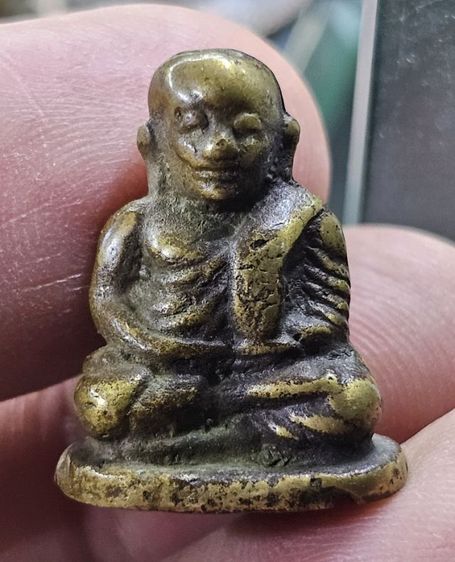 หลวงพ่อเงิน วัดบางคลาน พิมพ์นิยม มีมือรองนั่ง 