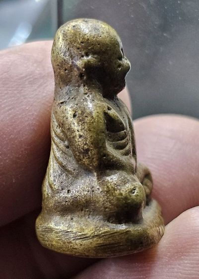 หลวงพ่อเงิน วัดบางคลาน พิมพ์ขี้ตาสี่ชาย มีเม็ดเเร่โผล่ให้เห็น ใต้ฐานเทหล่อมีตะไบเก็บเก่าสวยงาม  รูปที่ 8