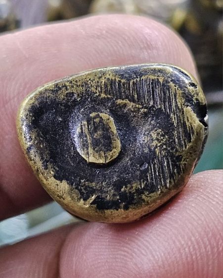 หลวงพ่อเงินพิมพ์นิยม หน้าหนุ่มมีฟัน หูประบ่า ลงรักเก่าหายากครับ รูปที่ 5