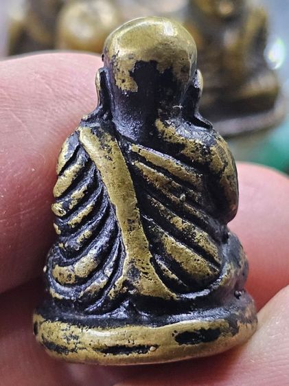 หลวงพ่อเงินพิมพ์นิยม หน้าหนุ่มมีฟัน หูประบ่า ลงรักเก่าหายากครับ รูปที่ 2