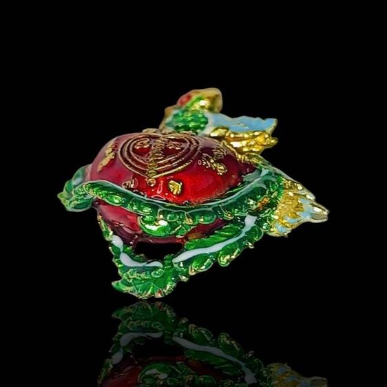 สาริกาปากดี หัวใจนะอกแตก
✨ 
วัดอุดมไพรสณฑ์ จ.ร้อยเอ็ด
รายการที่ 2 เนื้อทองล้นเบ้า ลงยาราชาวดี
หมายเลข 14 จัดสร้างเพียง 300 องค์ รูปที่ 2