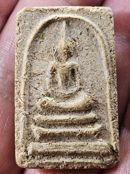 พระสมเด็จสวยๆมวลสารเก่าทั่วองค์สวยมากครับ