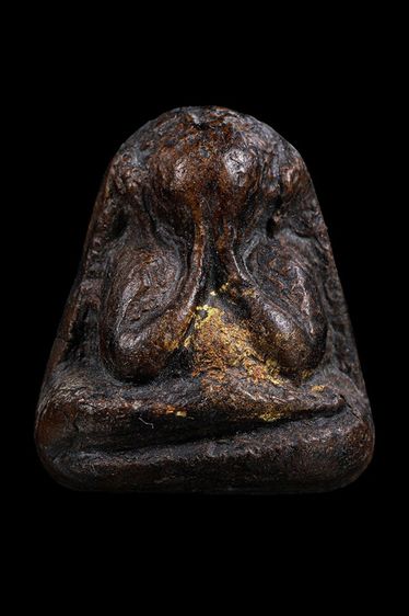 พระปิดตาหลังแบบ หลวงพ่อแก้ว วัดเคลือวัลย์