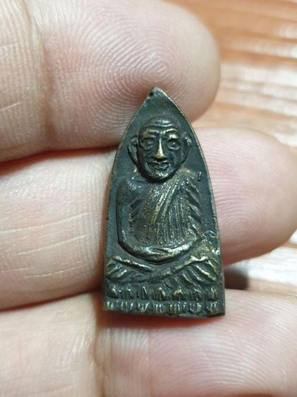 หลวงปู่ทวด พิมพ์เตารีดเล็ก หลวงพ่อด่วน วัดบางนอน ระนอง เนื้อทองผสม รุ่นแรกที่เป็นเนื้อโลหะ ปี 2531 ตอกโค๊ดมีจาร   รูปที่ 11