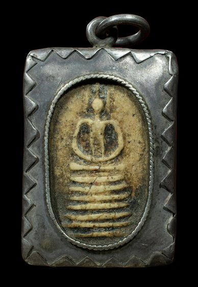 พระสมเด็จเกศไชโยเลี่ยมกรอบเงิน