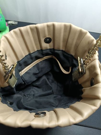 กระเป๋า Just In Case รุ่น PEARL (Minor Change) สีครีมเบจ ทรงถังสุดฮิต รูปที่ 6