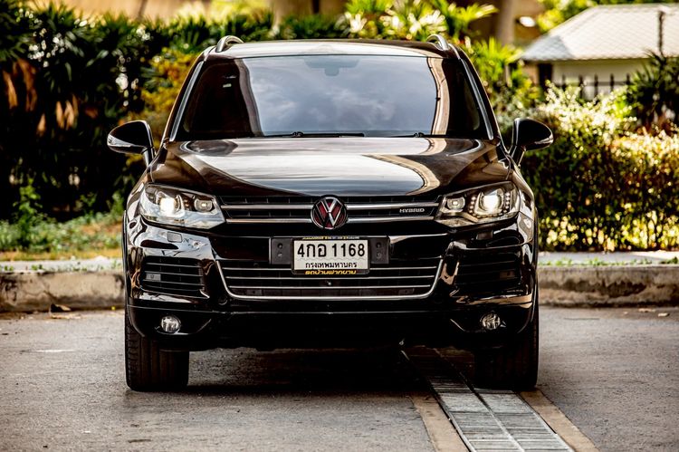 Volkswagen Touareg 2012 3.0 Hybrid 4WD Sedan ไฮบริด เกียร์อัตโนมัติ ดำ รูปที่ 2
