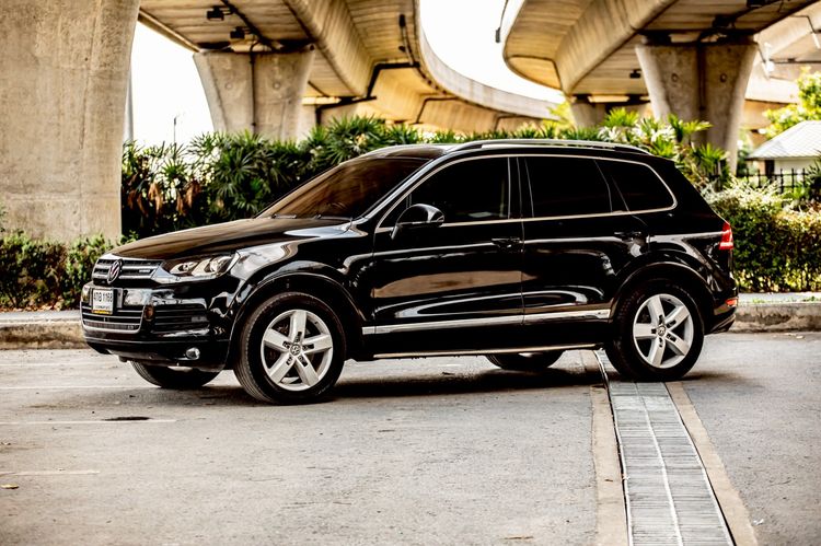 Volkswagen Touareg 2012 3.0 Hybrid 4WD Sedan ไฮบริด เกียร์อัตโนมัติ ดำ รูปที่ 3