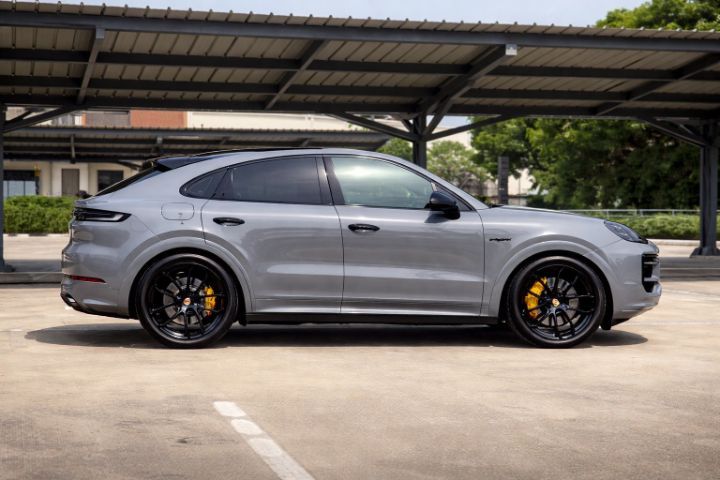 Porsche Cayenne 2024 3.0 E-Hybrid Coupé 4WD Sedan ปลั๊กอินไฮบริด (PHEV) ไม่ติดแก๊ส เกียร์อัตโนมัติ หลากสี รูปที่ 2