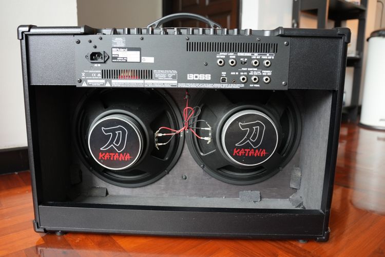 ตู้แอมป์กีต้าร์ BOSS KATANA MkII 100W 2x12 พร้อม GA-FC Footswitch ครบชุด สภาพนางฟ้า รูปที่ 3