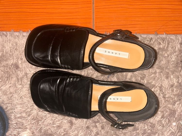 รองเท้ารัดส้น