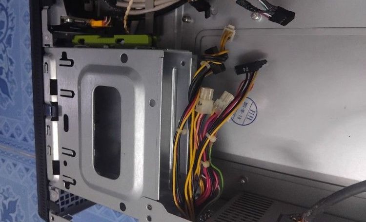 ขายเคสคอมพิวเตอร์ ยี่ห้อ : Acer Veriton X2611G
คอมพิวเตอร์จะมี Power Supply อย่างเดียวนะครับ  รูปที่ 4