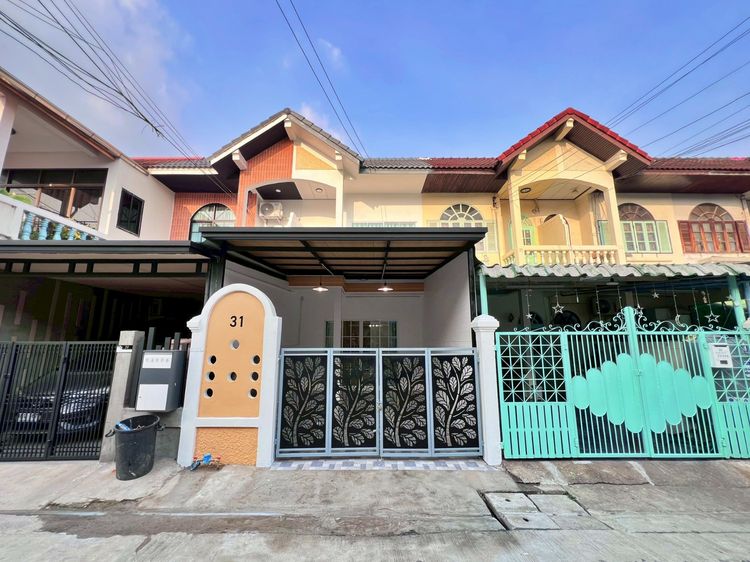 ทาวน์เฮ้าส์ 2 ชั้น ทำเลดี หมู่บ้านเรือนทองนิเวศน์ ซอยเสรีไทย 44 เนื้อที่ 16.5 ตารางวา 2 ห้องนอน 2 ห้องน้ำ รีโนเวทใหม่ แถมเฟอร์นิเจอร์