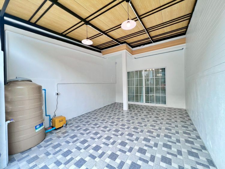 มีบางส่วน ทาวน์เฮ้าส์ 2 ชั้น ทำเลดี หมู่บ้านเรือนทองนิเวศน์ ซอยเสรีไทย 44 เนื้อที่ 16.5 ตารางวา 2 ห้องนอน 2 ห้องน้ำ รีโนเวทใหม่ แถมเฟอร์นิเจอร์ รูปที่ 2