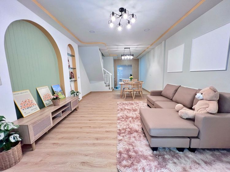 มีบางส่วน ทาวน์เฮ้าส์ 2 ชั้น ทำเลดี หมู่บ้านเรือนทองนิเวศน์ ซอยเสรีไทย 44 เนื้อที่ 16.5 ตารางวา 2 ห้องนอน 2 ห้องน้ำ รีโนเวทใหม่ แถมเฟอร์นิเจอร์ รูปที่ 3