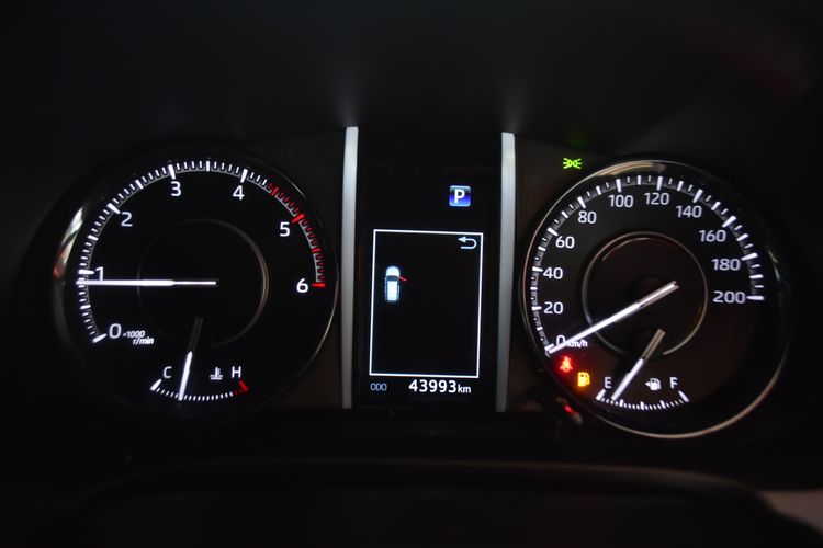 Toyota Fortuner 2023 2.8 Legender Utility-car ดีเซล ไม่ติดแก๊ส เกียร์อัตโนมัติ ขาว รูปที่ 3