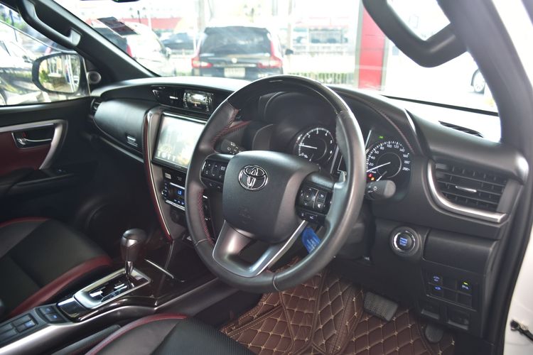 Toyota Fortuner 2023 2.8 Legender Utility-car ดีเซล ไม่ติดแก๊ส เกียร์อัตโนมัติ ขาว รูปที่ 4