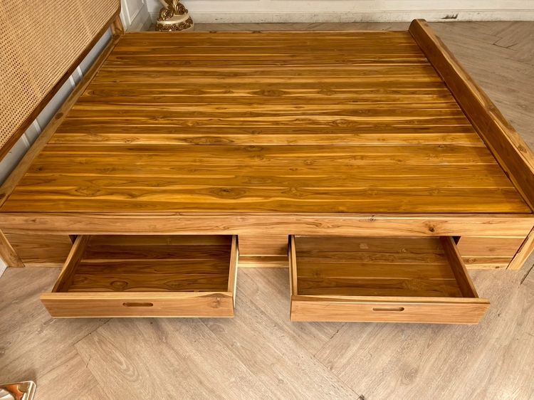 เตียง 6 ฟุต ไม้สัก หัวเตียงไม้หวายสานตาข่าย พร้อมลิ้นชักข้างเตียง  รูปที่ 5