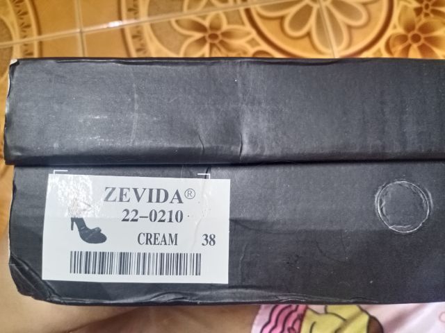 รองเท้าส้นสูง รูปที่ 8