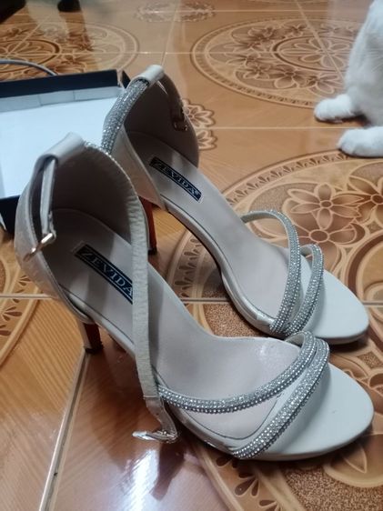 รองเท้าส้นสูง รูปที่ 3