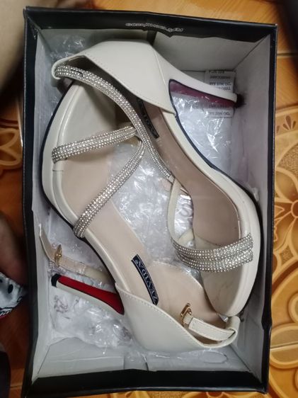 รองเท้าส้นสูง